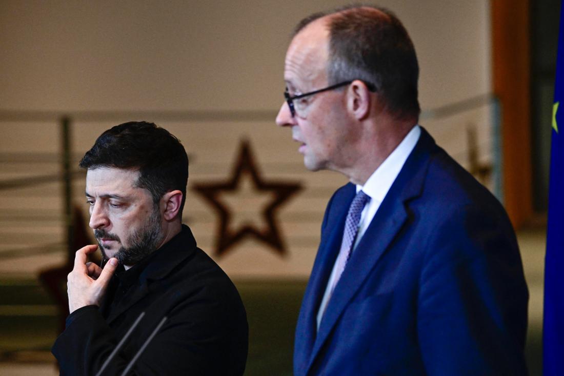 Friedrich Merz will bei einem möglichen Waffenstillstand in der Ukraine deutsche Soldaten nur nach Abstimmung mit dem Koalitionspartner SPD und dem Bundestag in die Ukraine schicken. 