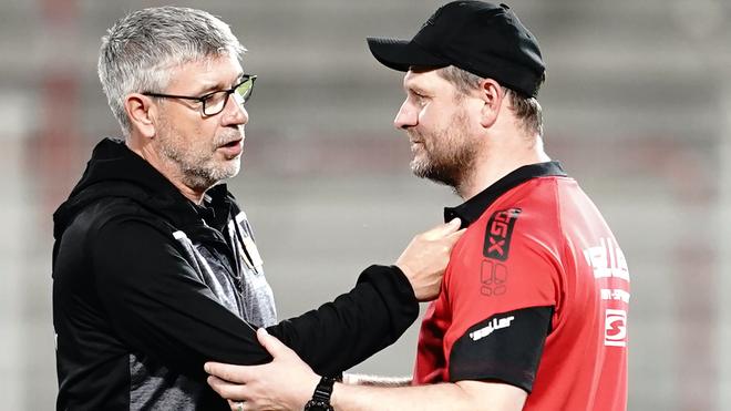 Fußball-Bundesliga: Im Duell zwischen Union Berlin und dem SC Paderborn standen sich Urs Fischer (l) und Steffen Baumgart schon 2020 gegenüber. (Archivbild)