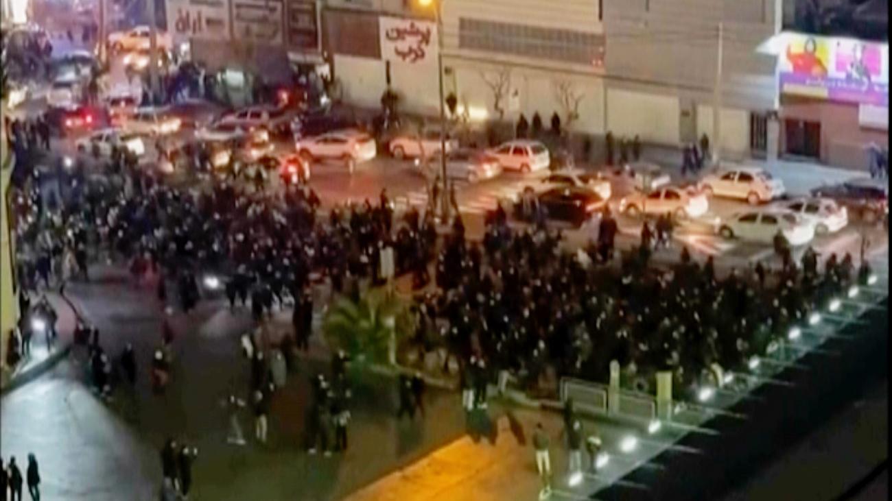 Iran: Iranische Friedensnobelpreisträgerin Shirin Ebadi warnt vor Massaker