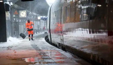 Sturmtief "Elli" zieht ab - Fernverkehr der Bahn läuft erst mittags an
