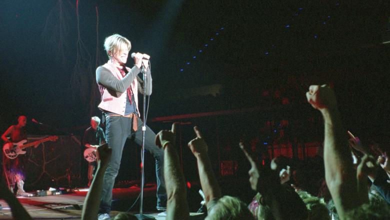 David Bowie-Konzert in der Max-Schmeling-Halle am 03.11.2003 (Quelle: dpa/Bastian)