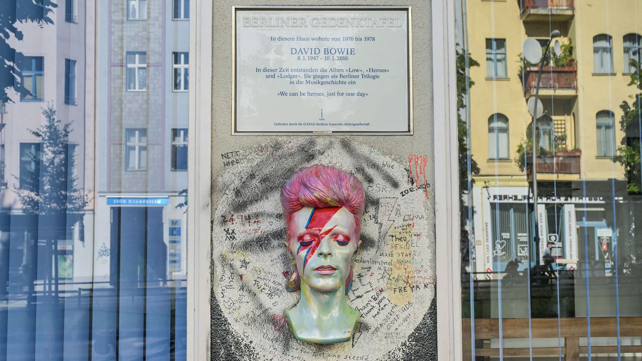 10. Todestag: David Bowie in Berlin