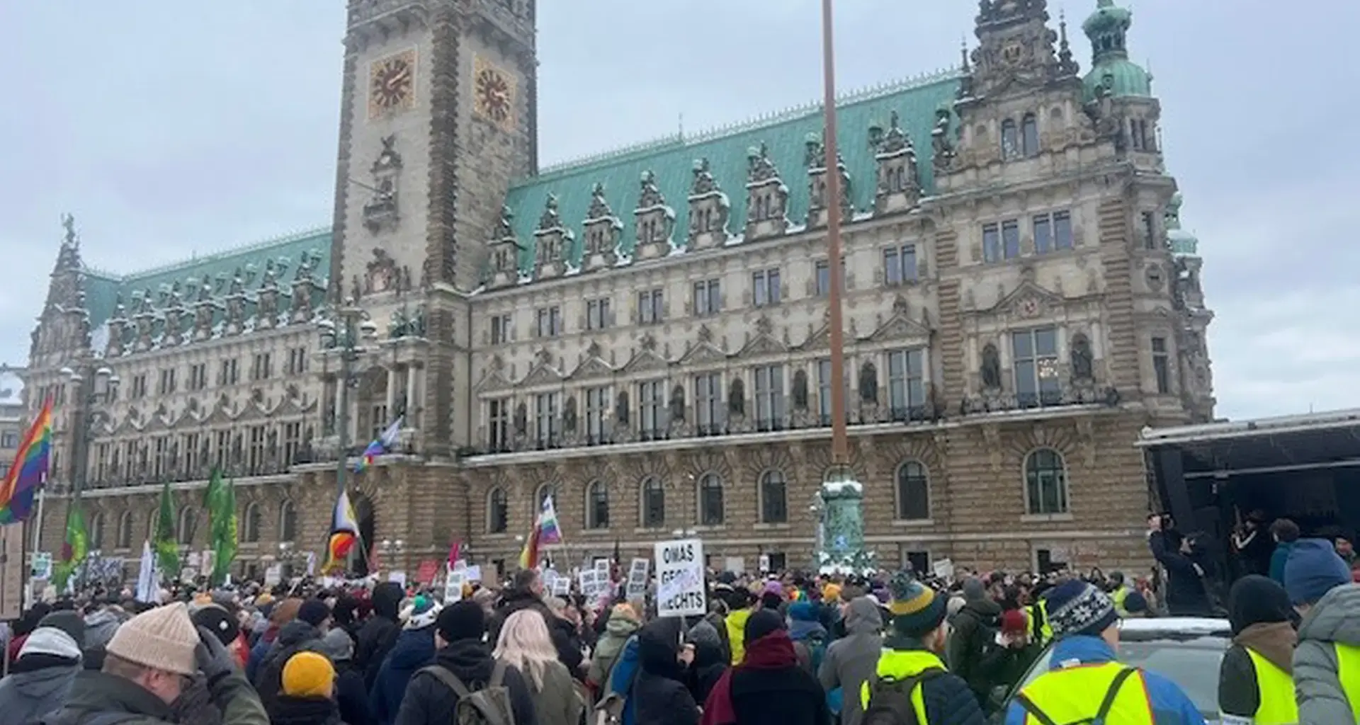 Hamburg: Hunderte fordern Prüfung rechter Parteien
