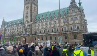 Hamburg: Hunderte fordern Prüfung rechter Parteien