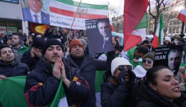 Proteste: Protest im Iran: Demonstranten in Berlin solidarisieren sich