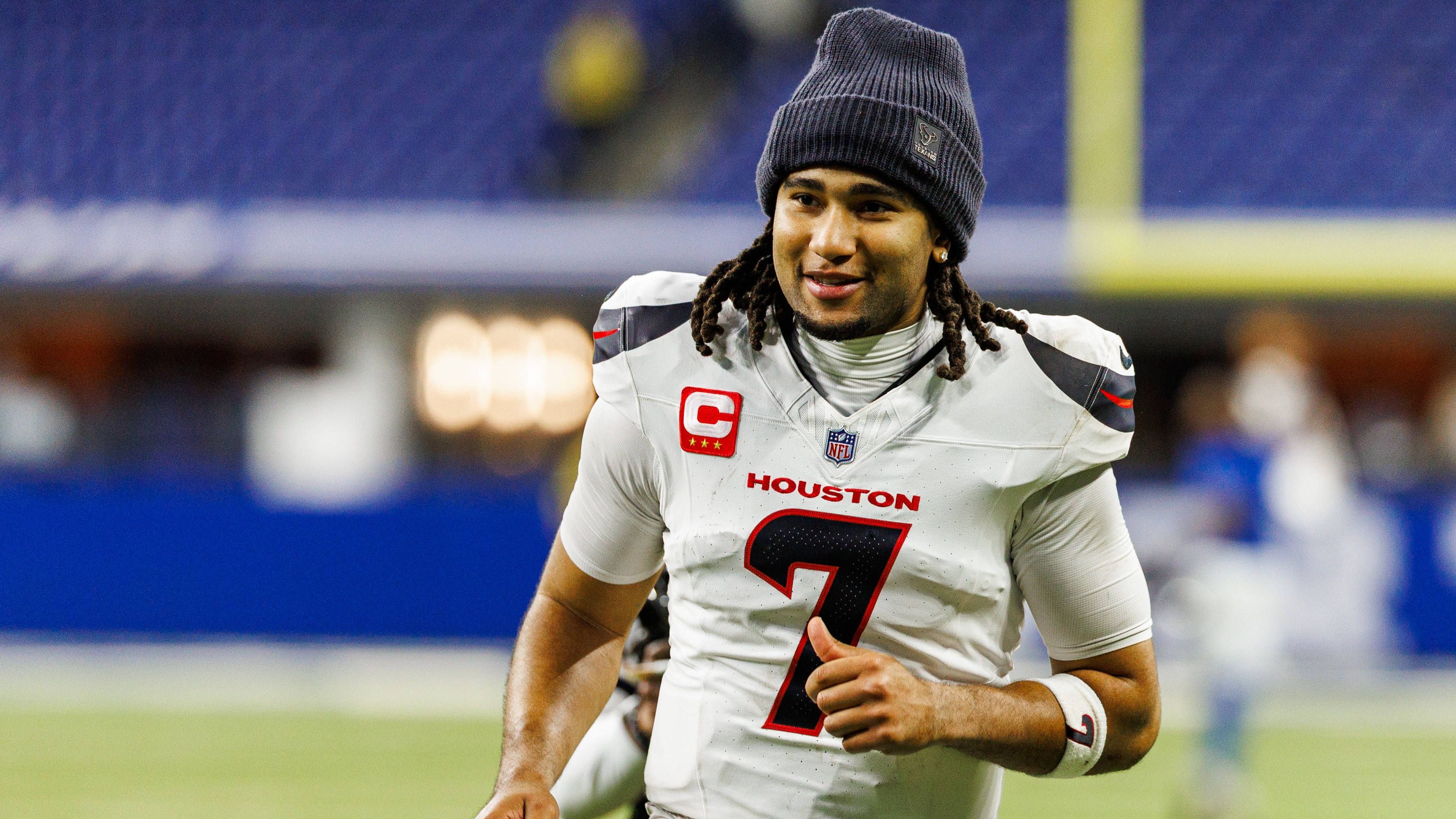 <strong>Platz 12: C.J. Stroud (Houston Texans)</strong><br>Wir wissen nicht, was wir mit der Offense der Houston Texans und speziell C.J. Stroud machen sollen. Ab und zu lässt er aufblitzen, was ihn in der Saison 2023 so unfassbar stark gemacht hat, kurz darauf ist es wieder weg. Die Texans sind ein defensiv-fokussiertes Team, aber aufgrund seiner durchaus vorhandenen Playoff-Erfahrung steht er vor Williams.