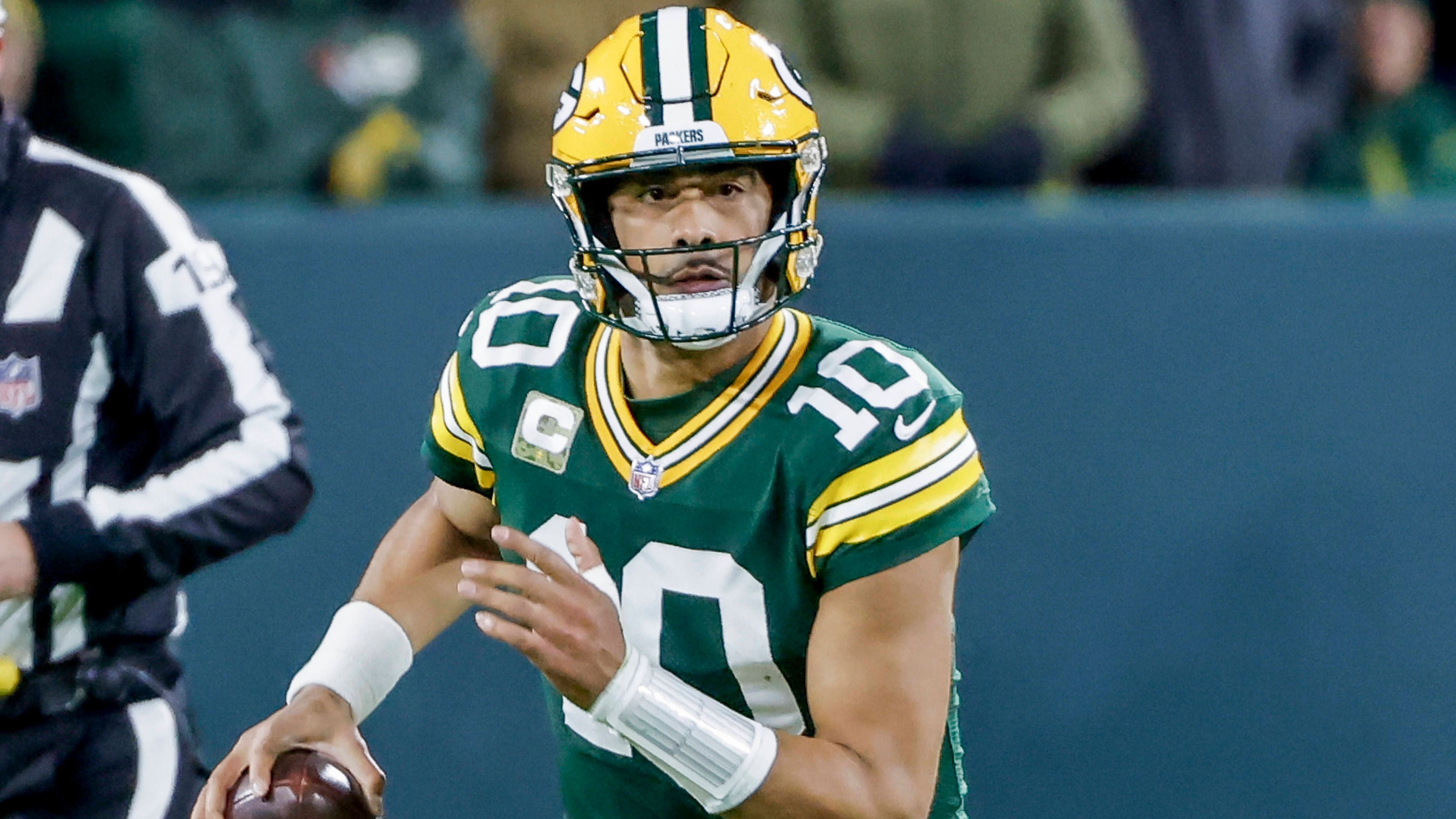 <strong>Platz 8: Jordan Love (Green Bay Packers)</strong><br>Es ist unheimlich schwer, Jordan Love aktuell einzuschätzen in diesem Ranking, da er sich gegen die Bears verletzte und nur knapp ein Viertel auf dem Feld stand. Die Leistungen davor waren gut, aber die Playoffs sind eine andere Hausnummer. Immerhin: Bei seinem ersten Playoff-Spiel bei den Dallas Cowboys überragte er, die große Bühne scheint ihm also nichts auszumachen.