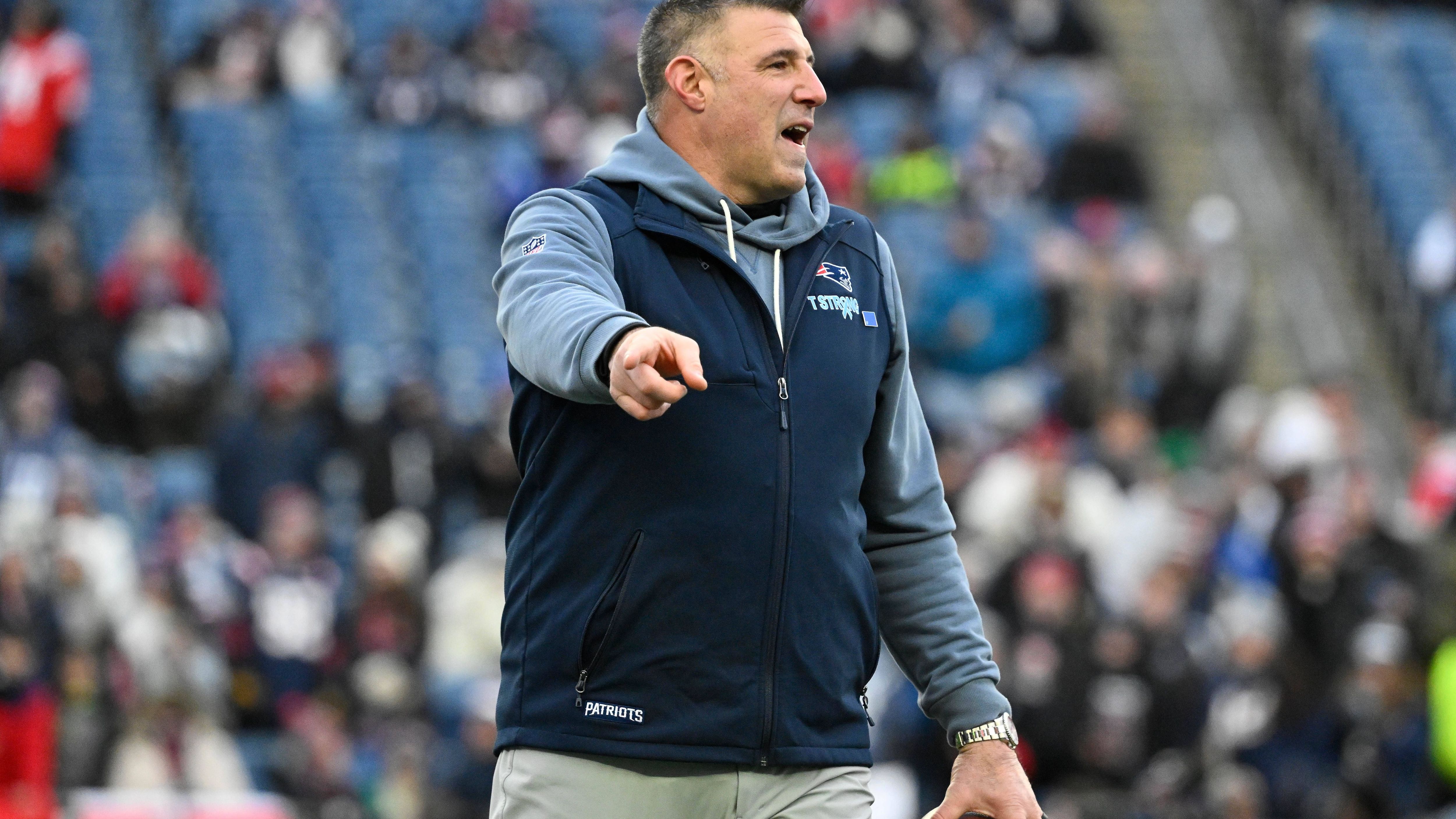 <strong>20. Platz (geteilt): Mike Vrabel</strong><br>• Team: New England Patriots<br>• Im Amt seit: 2025<br>• Regular-Season-Bilanz: 14-3<br>• Vorherige Stationen: Texans-DC (2017), Titans-HC (2018-2023)