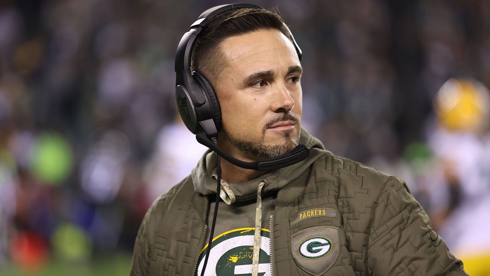 <strong>6. Platz (geteilt): Matt LaFleur</strong><br>
                • Team: Green Bay Packers<br>• Im Amt seit: 2019<br>• Regular-Season-Bilanz: 76-40-1<br>• Vorherige Stationen: Rams-OC (2017), Titans-OC (2018)