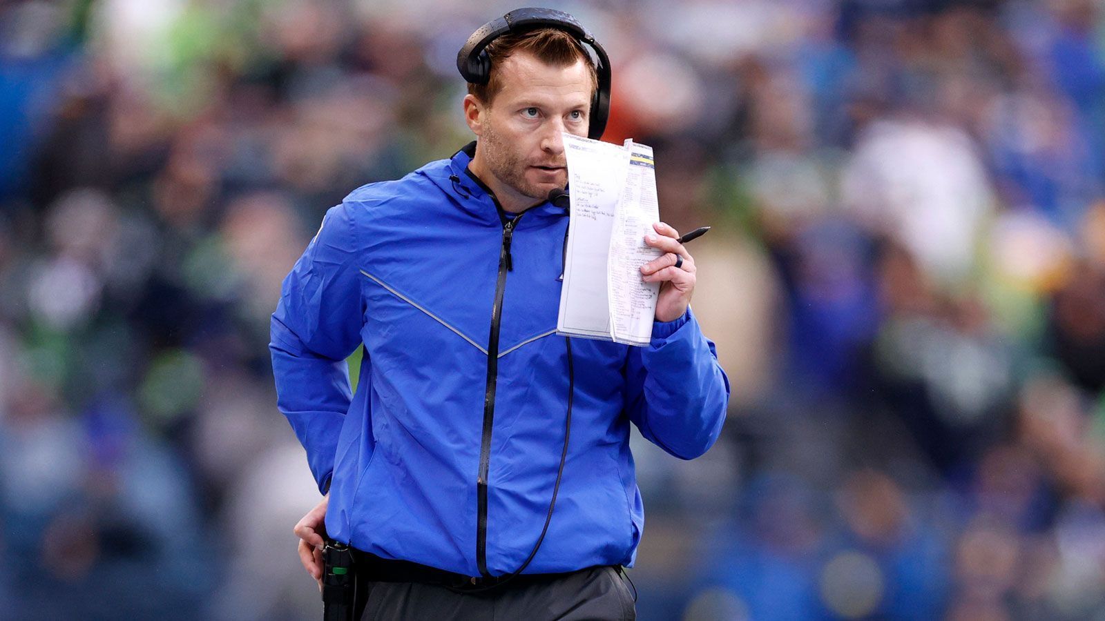 <strong>3. Platz (geteilt): Sean McVay</strong><br>
                • Team: Los Angeles Rams<br>• Im Amt seit: 2017<br>• Regular-Season-Bilanz: 92-57<br>• Vorherige Stationen: Commanders-OC (2014-2016, damals noch Washington Redskins)