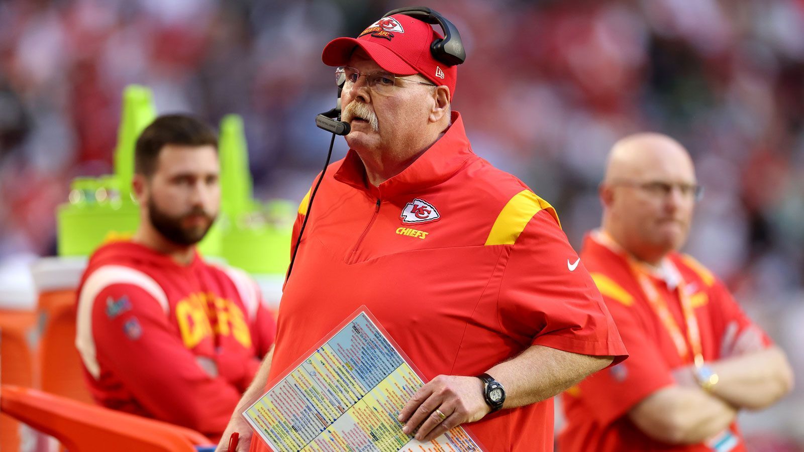<strong>2. Platz: Andy Reid</strong><br>
                • Team: Kansas City Chiefs<br>• Im Amt seit: 2013<br>• Regular-Season-Bilanz: 149-64<br>• Vorherige Stationen: Packers (Assistant-O-Line-Coach, TE-, QB-Coach, Assistant-HC; 1992-1998), Eagles-HC (1999-2012)