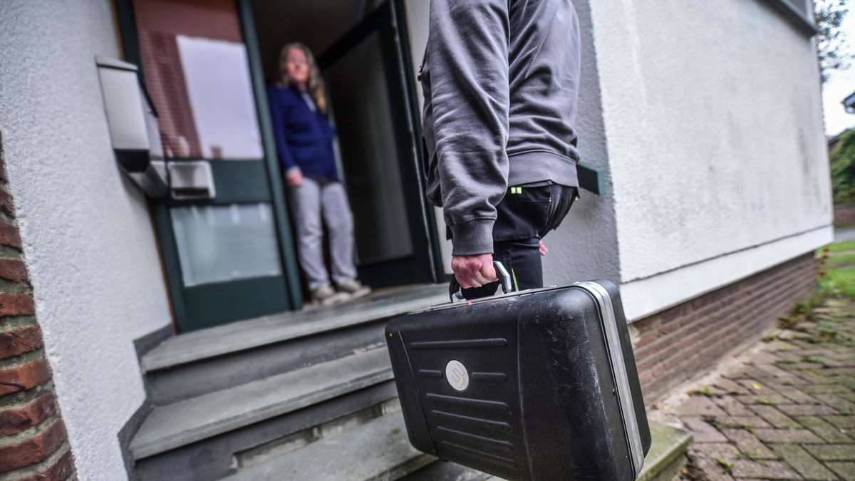 Senior (99) lässt Trickdieb in die Wohnung – reagiert dann aber genau richtig