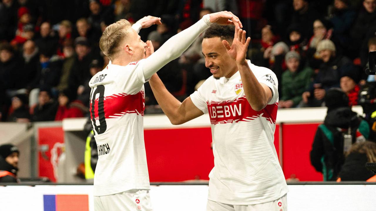 Vier Tore in einer Halbzeit - Stuttgart führt Leverkusen vor