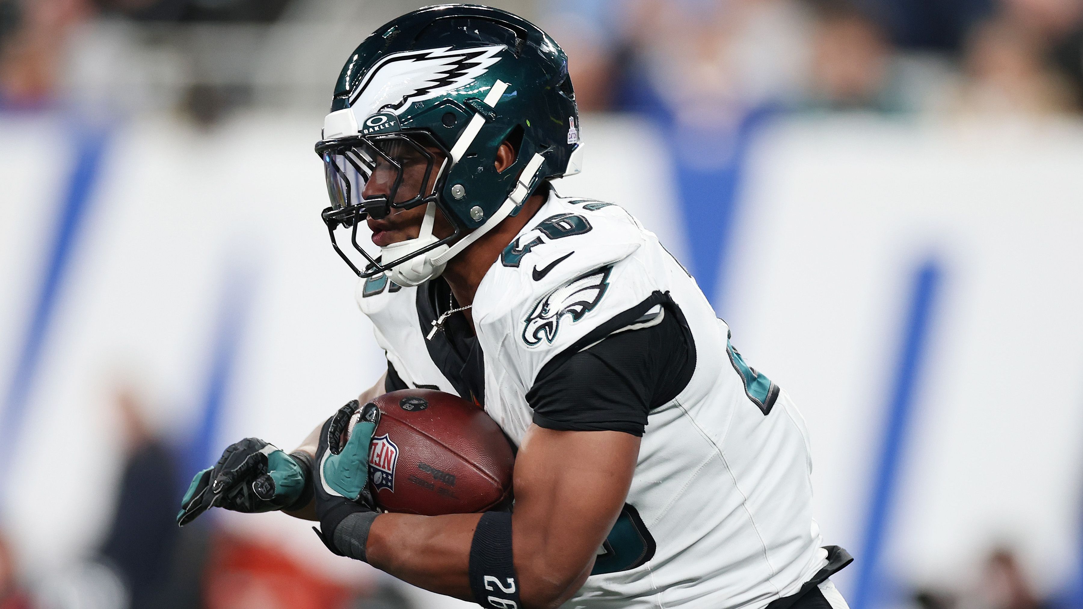 <strong>Platz 8: Philadelphia Eagles (Vorwoche: 10)</strong><br>Auch die Eagles ließen Starter bei der Niederlage gegen die Commanders auf der Bank, weil der dritte Seed der NFC quasi fix war. Gegen die San Francisco 49ers könnte das ein Vorteil sein, gerade mit dem langsam wieder in Schwung kommenden Laufspiel.