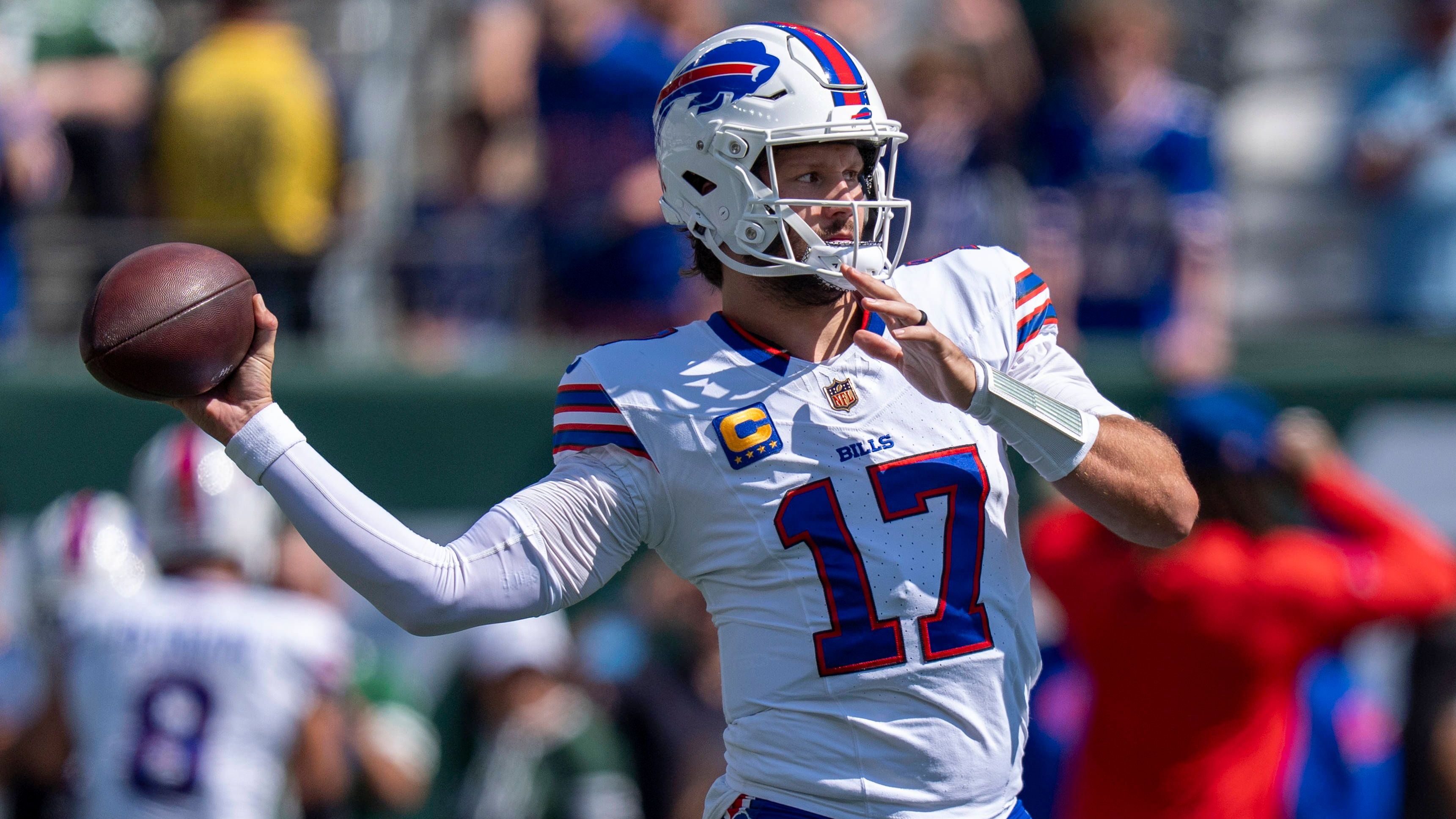 <strong>Platz 4: Buffalo Bills (Vorwoche: 8)<br></strong>Die Backups der Buffalo Bills machten einen guten Job gegen die New York Jets. Was aber wirklich heraussticht: Auch ohne Josh Allen kann dieses Team Punkte erzielen, und zuvor gegen die Eagles zeigte die Defense, dass sie auch heroisch Punkte verhindern kann.