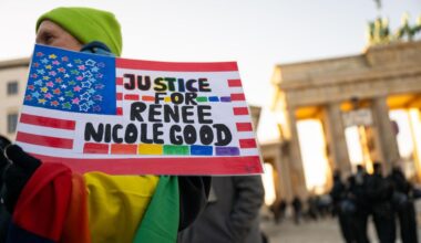 USA: Schüsse in Minnesota: Mahnwache für Renee Good in Berlin