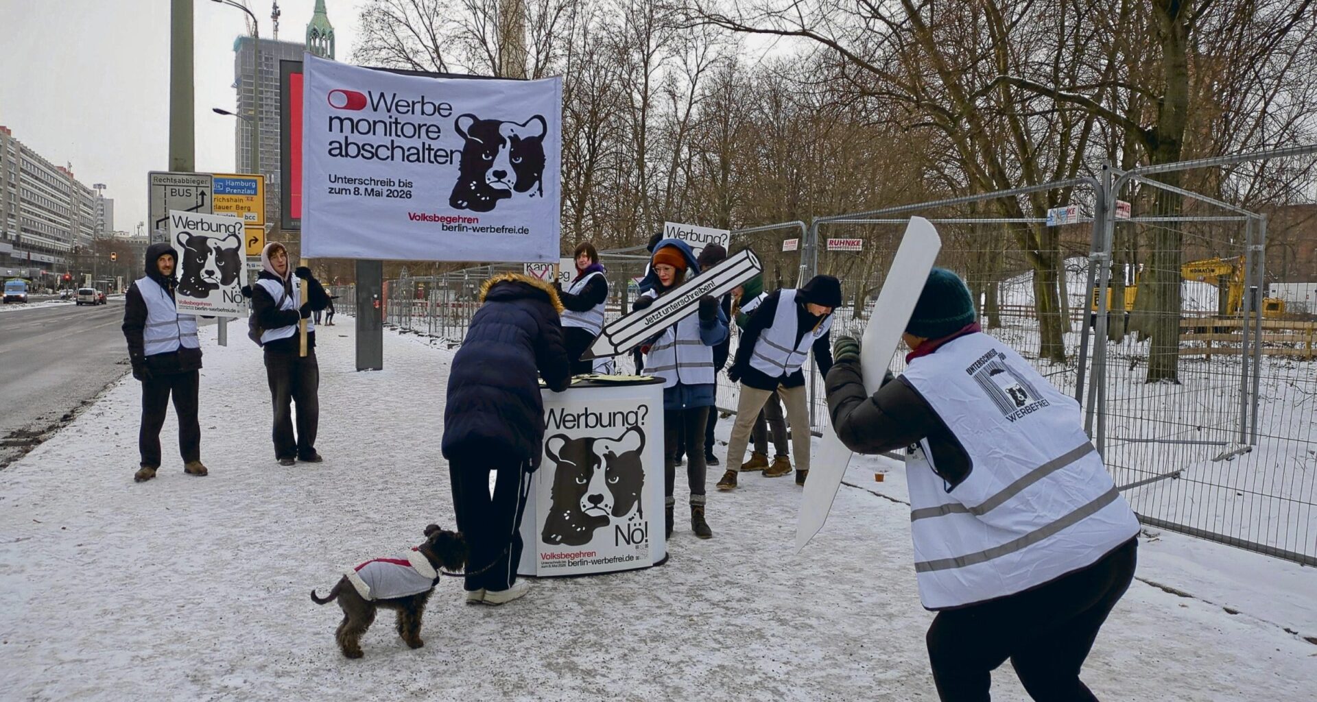»Berlin werbefrei« – Berlin: Unterschriften gegen Werbe­lärm
