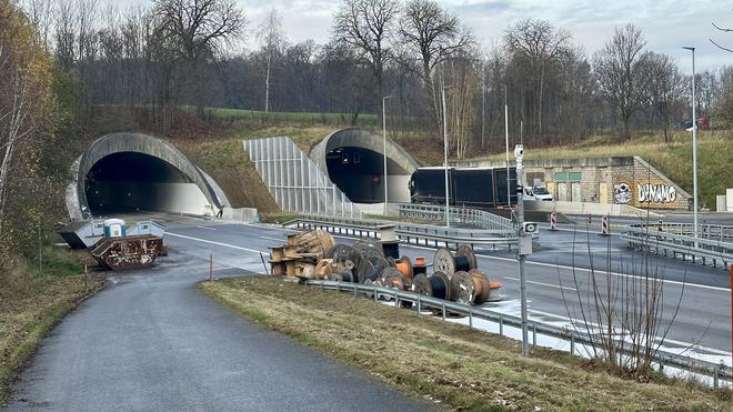 Verkehr: Fast zwei Jahre dauerte die Sanierung des Tunnels Königshainer Berge. (Archivbild)