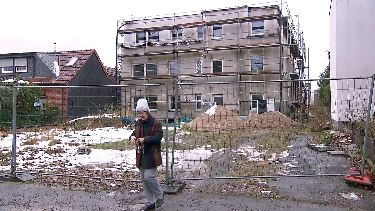 Seniorin (81) soll ihr Haus wieder abreißen