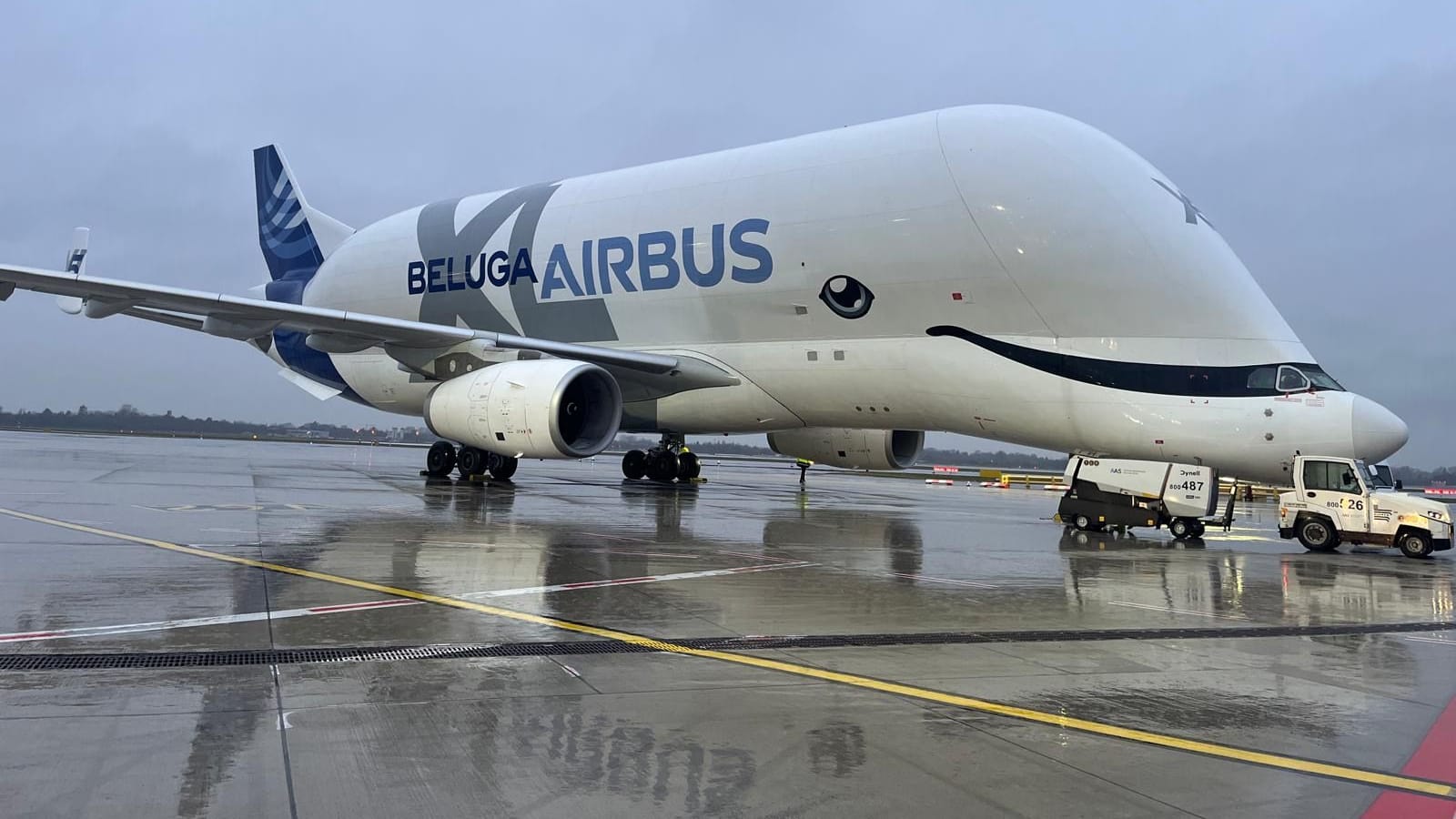 Der Airbus Beluga XL am Flughafen Düsseldorf: Am Montag war das seltene Flugzeug am Airport zu sehen.