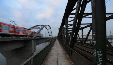 Die Deutsche Bahn baut eine dritte Mainbrücke in Niederrad