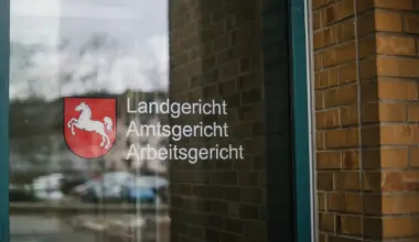 Nach Brandstiftung: 24-Jähriger wegen versuchten Mordes vor Gericht