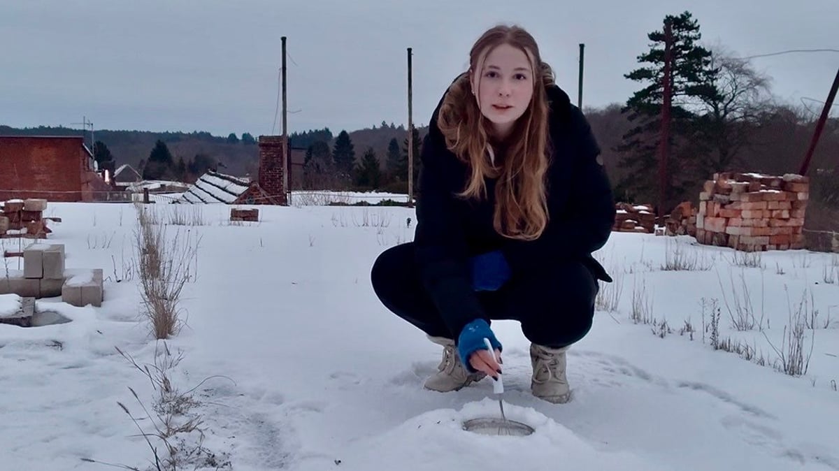 15-Jährige steht für Köstlichkeit eine halbe Stunde im Schnee und rührt fleißig