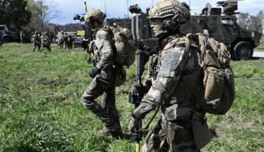 Erste Soldaten auf dem Weg nach Grönland