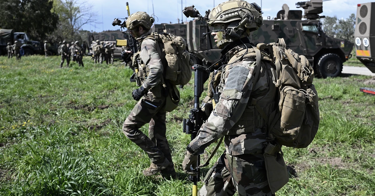 Erste Soldaten auf dem Weg nach Grönland