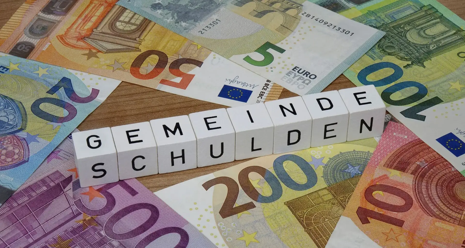 Höhere Parkgebühren und eigene Windräder: So will Rostock Schulden reduzieren