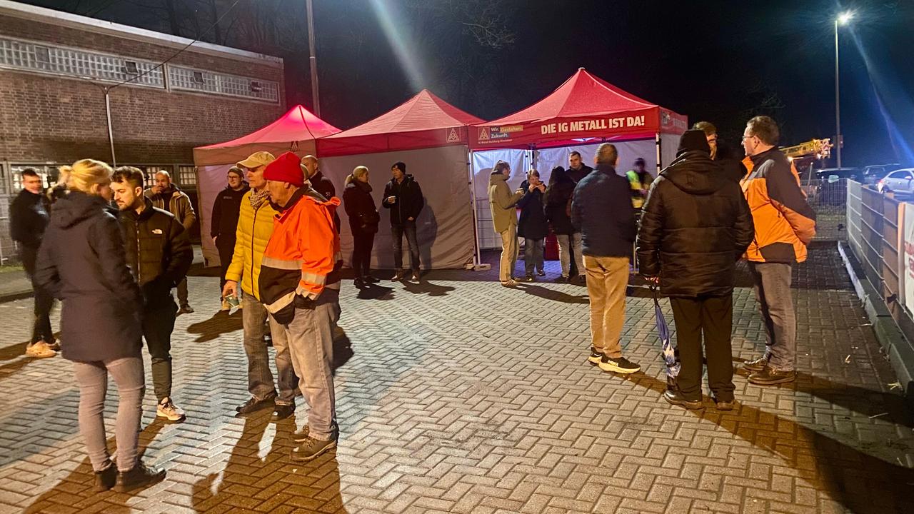 Nordrhein-Westfalen: "Wir fühlen uns verarscht": Warnstreiks bei HKM in Duisburg