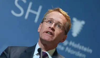 Nach Aussage von Daniel Günther: Portal Nius klagt gegen Land SH