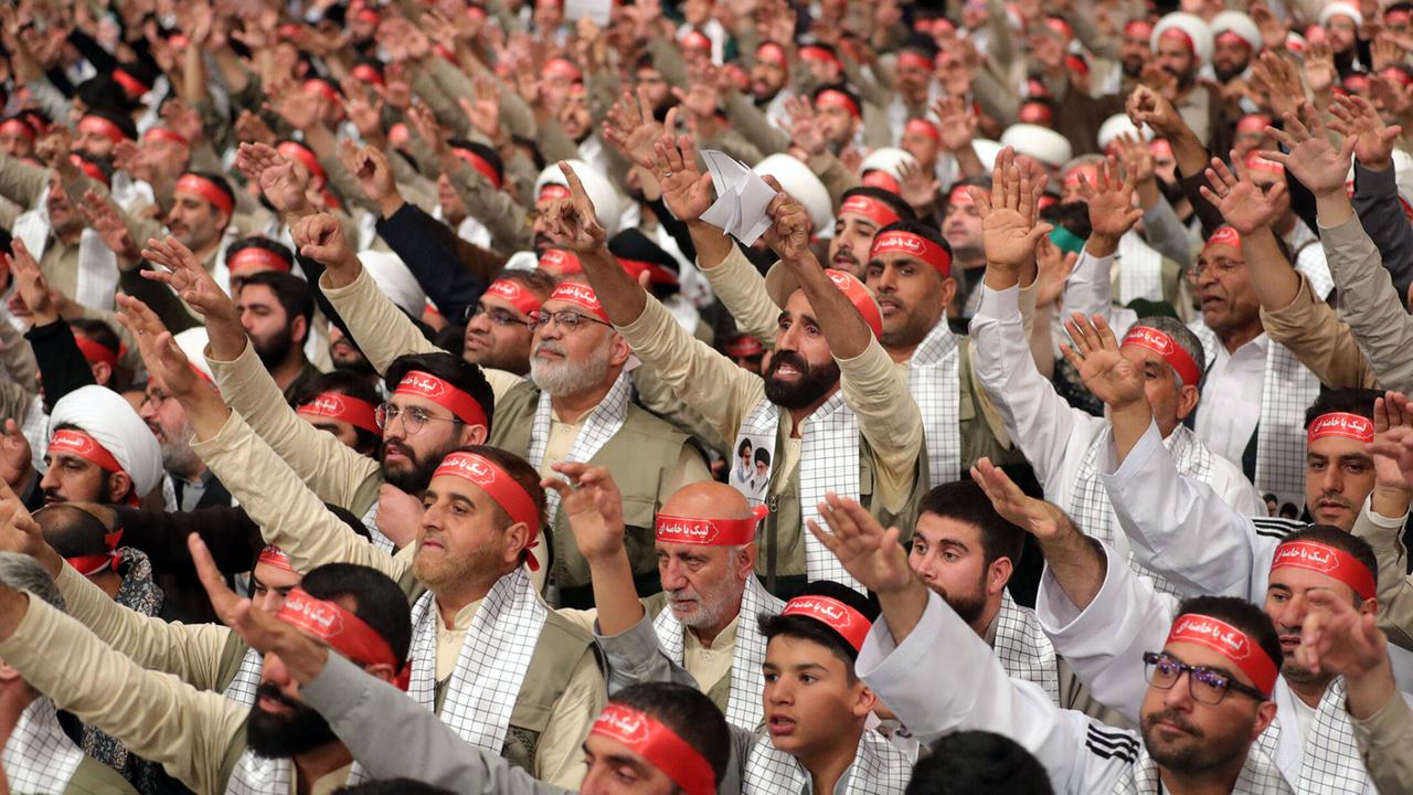 Basidsch-Miliz und Revolutionsgarde: Die Schergen des iranischen Regimes