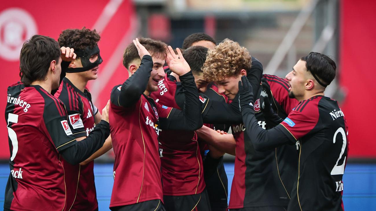 2. Fußball-Bundesliga: Klose fliegt: Youngster Scobel lässt Nürnberg jubeln