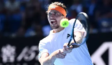 Tennis: Zverev nach holprigen Start bei Australian Open weiter
