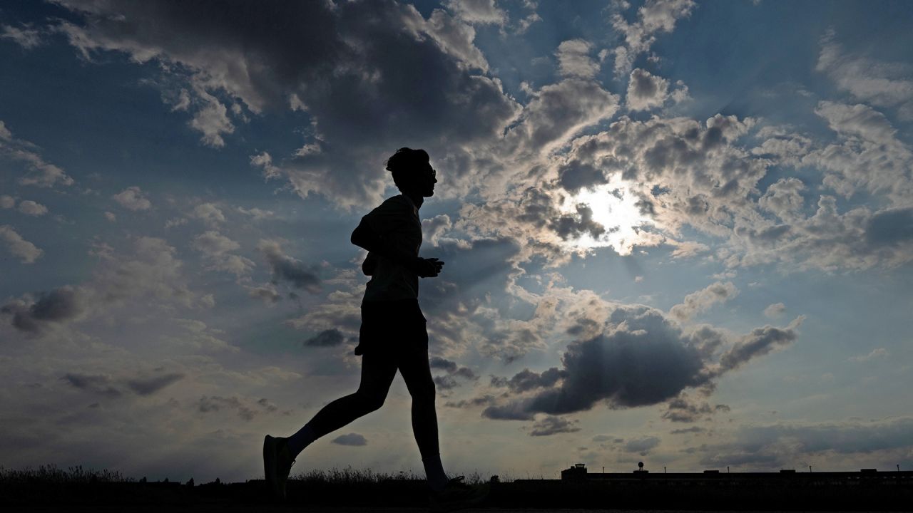 Erst Sonne und kalt, dann Wolken und kälter