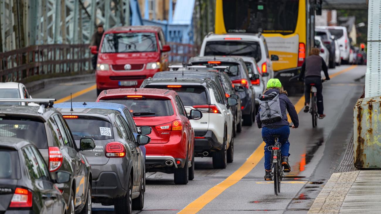 Verkehr: Pendler in Leipzig und Dresden stehen rund fünf Tage im Stau