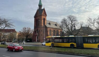 Festgottesdienst an einem merkwürdigen Spandauer Platz