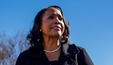 Rückenwind für von Trump entlassene Fed-Direktorin Lisa Cook