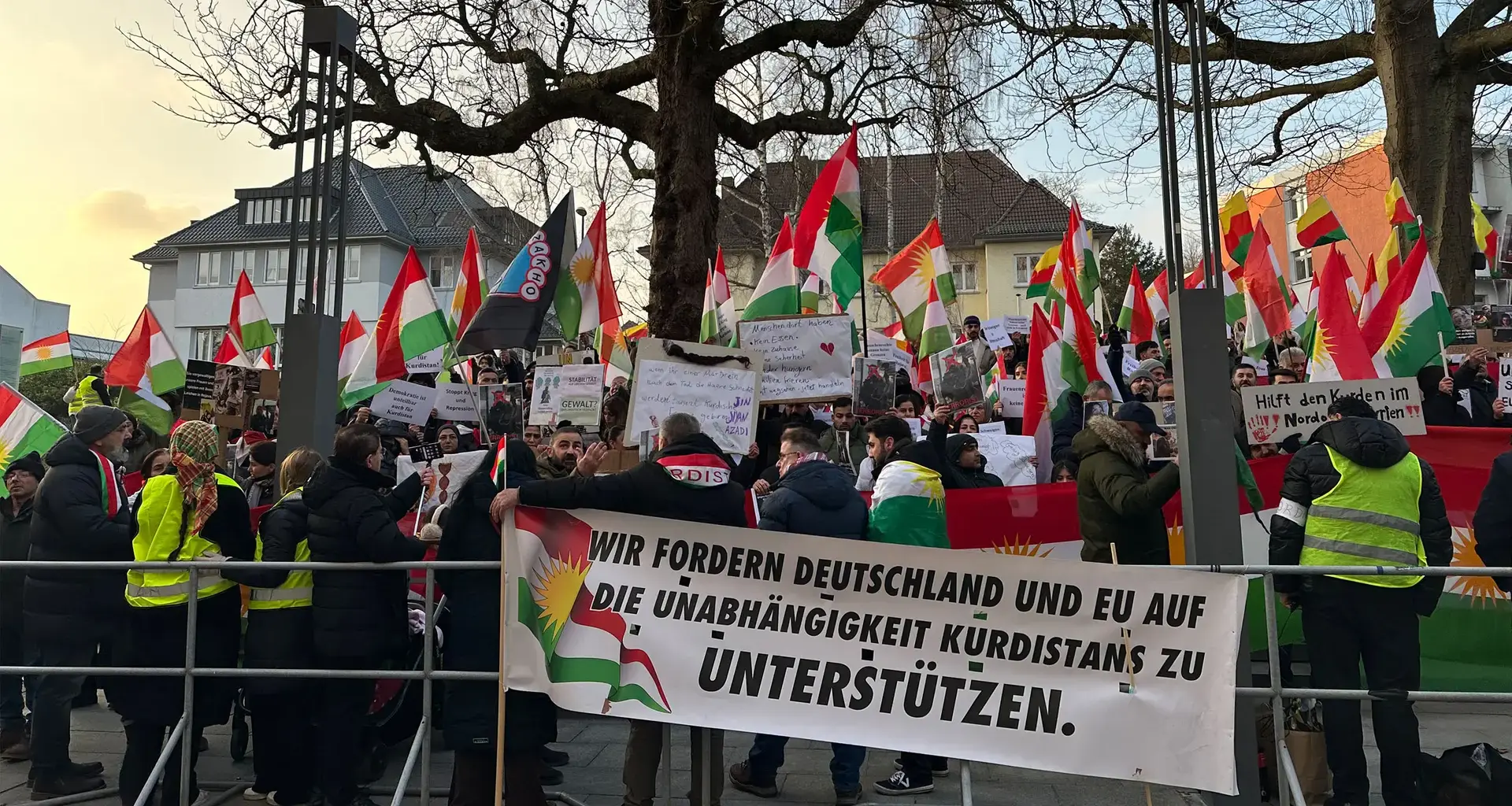 Kiel: Erneute Demo gegen syrische Regierung vor dem Landeshaus