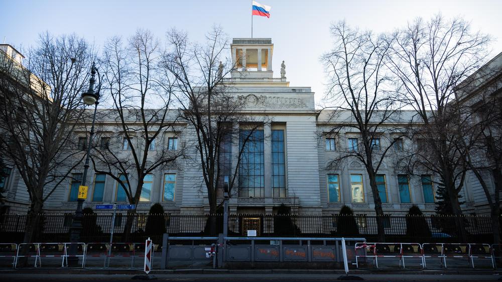 Spionage: Eine Deutsch-Ukrainerin und ein Diplomat sollen für die russische Botschaft in Berlin spioniert haben.