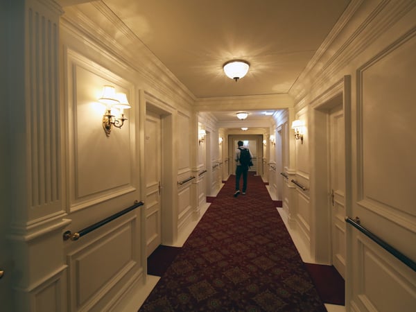 Titanic-Ausstellung mit rund 200 geborgenen Originalobjekten im Filmpark Babelsberg.  Kabinengang 1.Klasse.