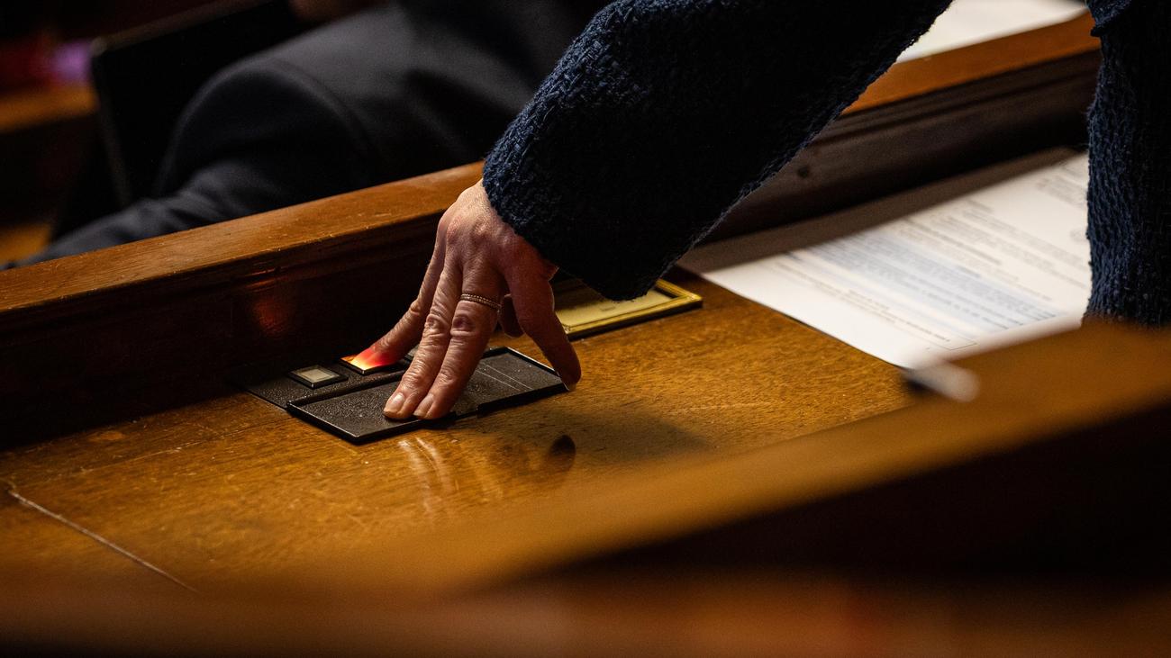 Frankreich: Regierung vorerst gerettet – aber wie?