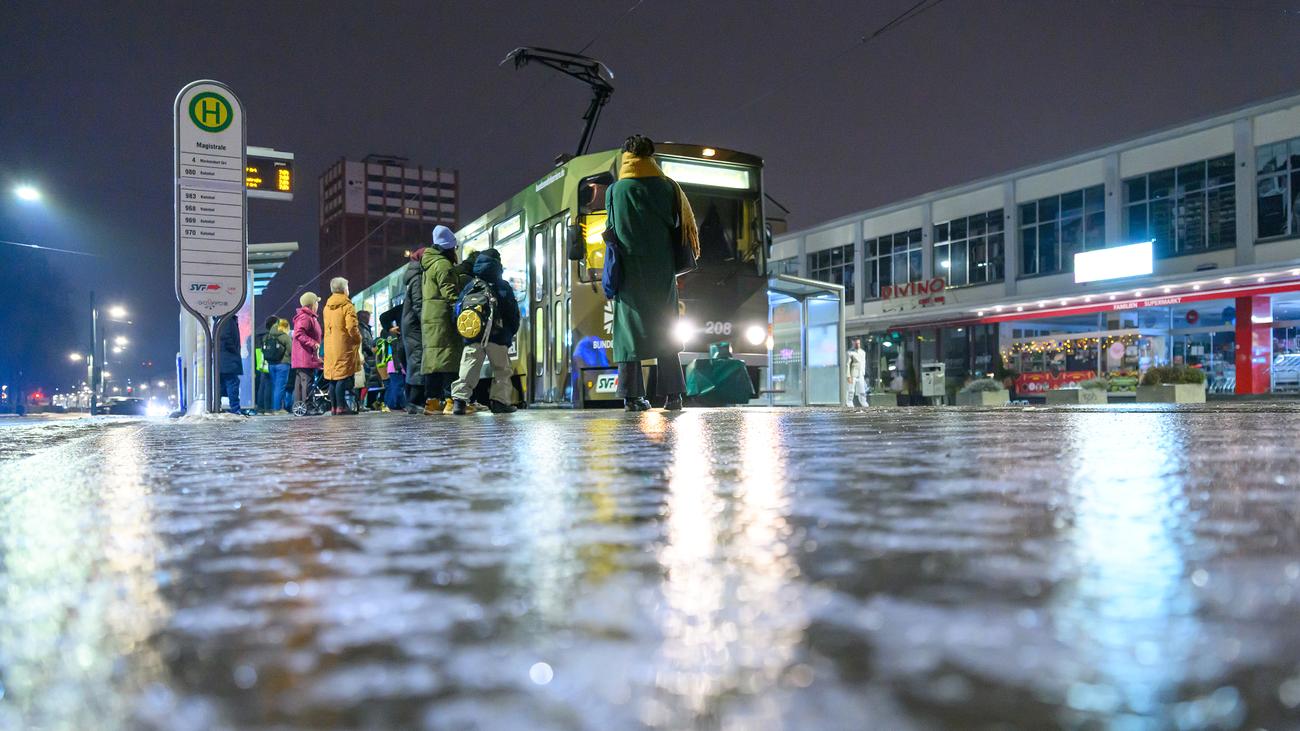 Winterwetter: Deutscher Wetterdienst warnt vor Glatteis am Wochenende