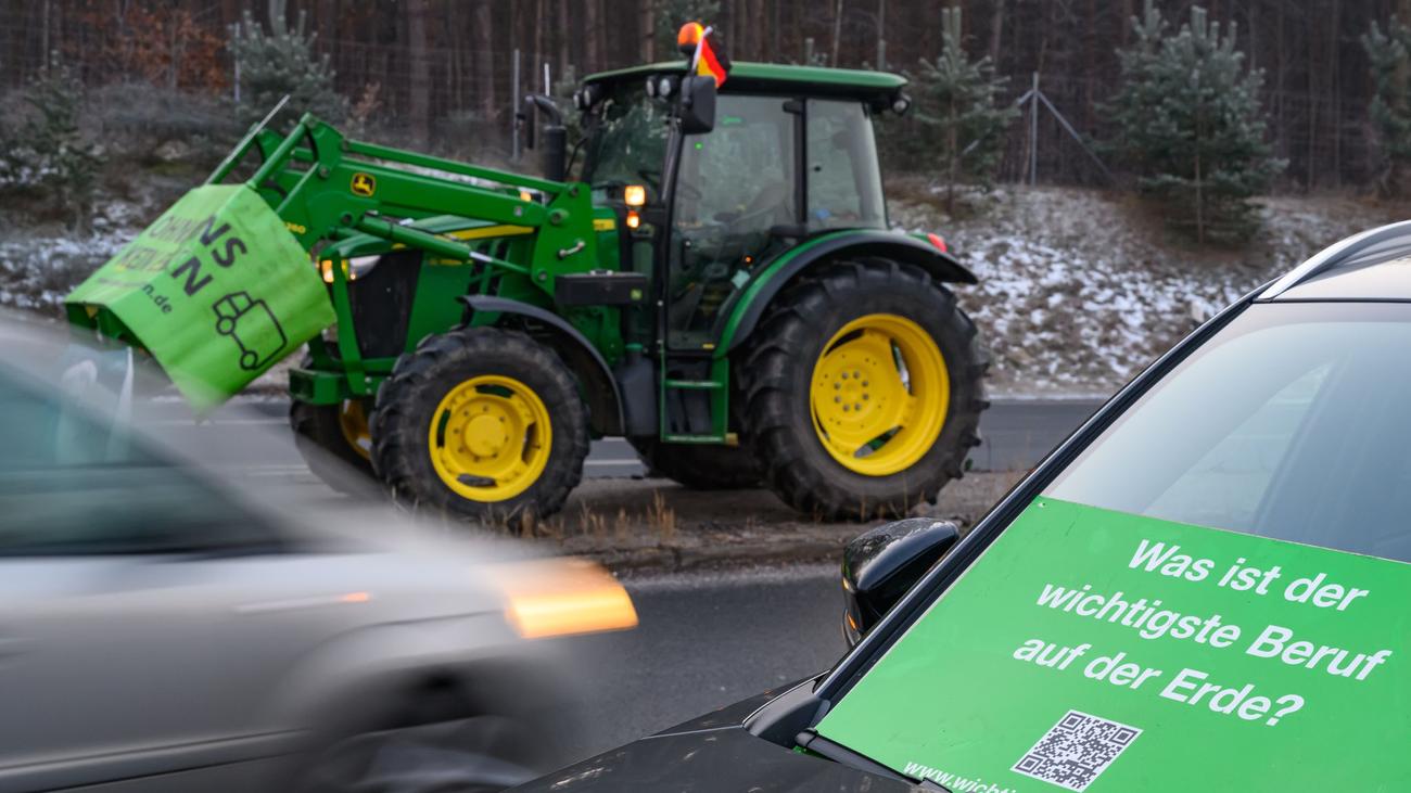 Protest: "Ohne uns kein Essen": Bauernprotest am Berliner Ring endet
