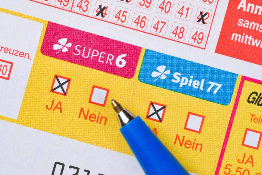 Im Zusatzspiel Super6 hat ein Mann aus Essen nach 45 Jahren Lottospielen 100.000 Euro gewonnen.