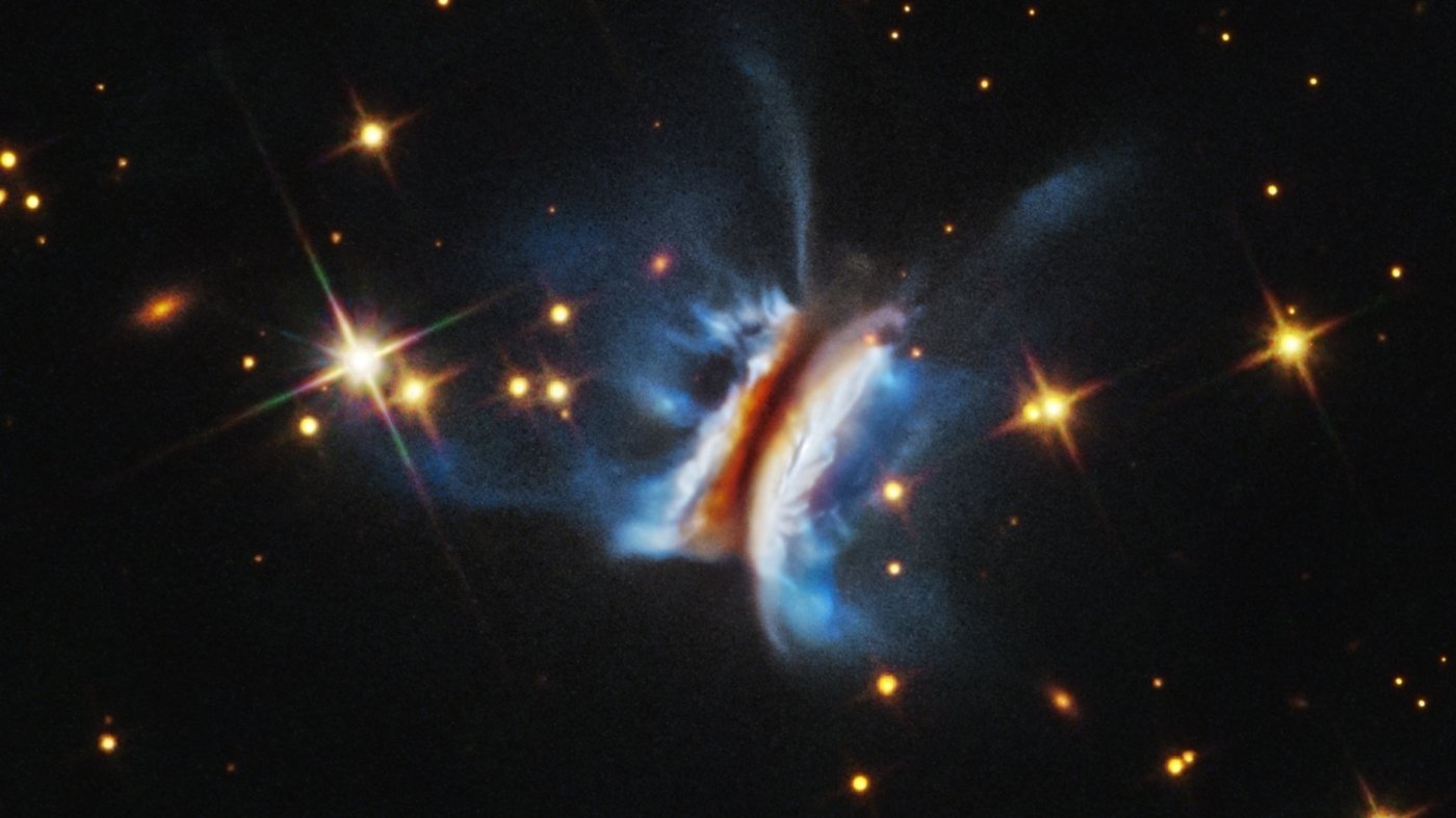 Diese kosmische Kinderstube sieht aus wie ein Vampir-Snack