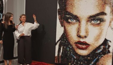 Belgische Künstlerin enthüllt spektakuläres Glasfusion-Porträt