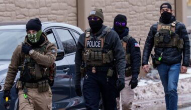 Demokraten bewilligen Trump hunderte Milliarden für hartes Vorgehen gegen Zugewanderte und globalen Krieg