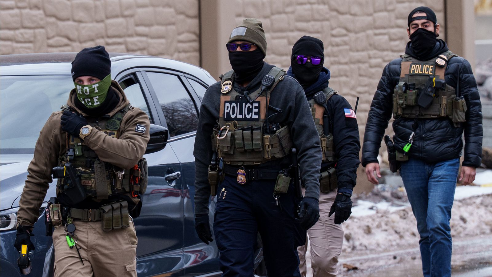 Demokraten bewilligen Trump hunderte Milliarden für hartes Vorgehen gegen Zugewanderte und globalen Krieg